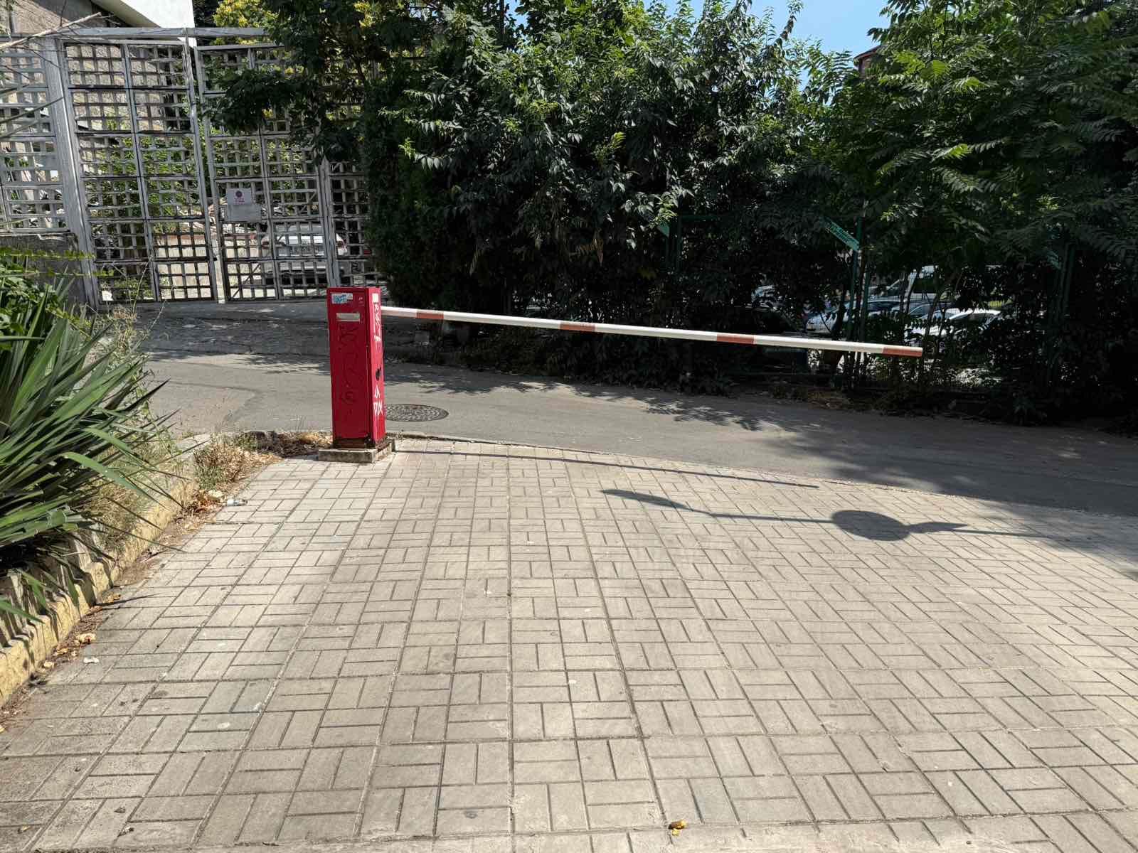 Подземен гараж намиращ се на ул. Стефан Стамболов 33